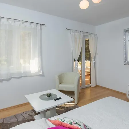 Fiorella Apartament *